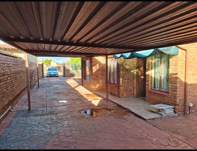 3 BEDROOM HOUSE FOR SALE IN SOSHANGUVE EAST
